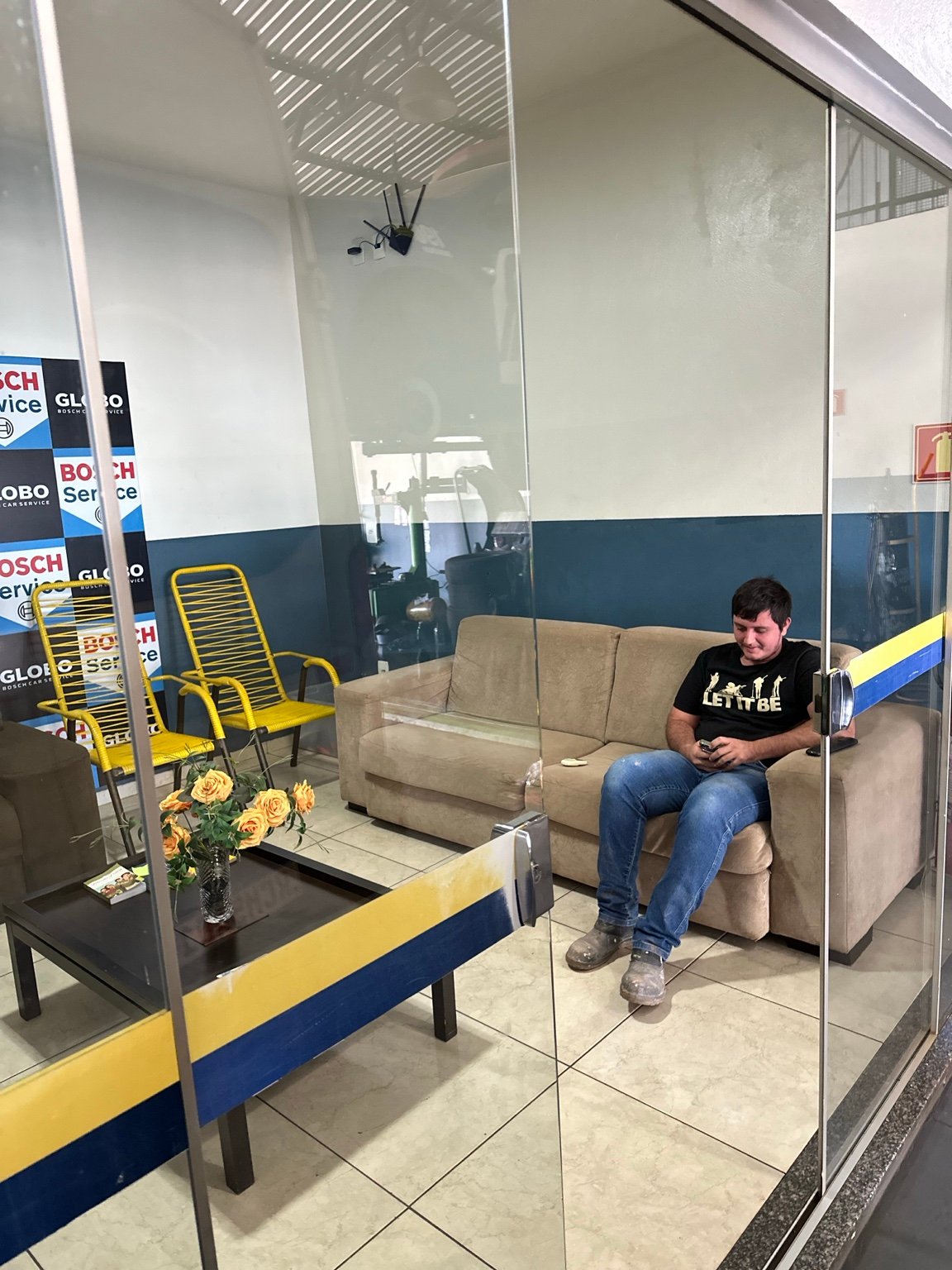 Espaço de espera dos clientes na Jataí Auto Center
