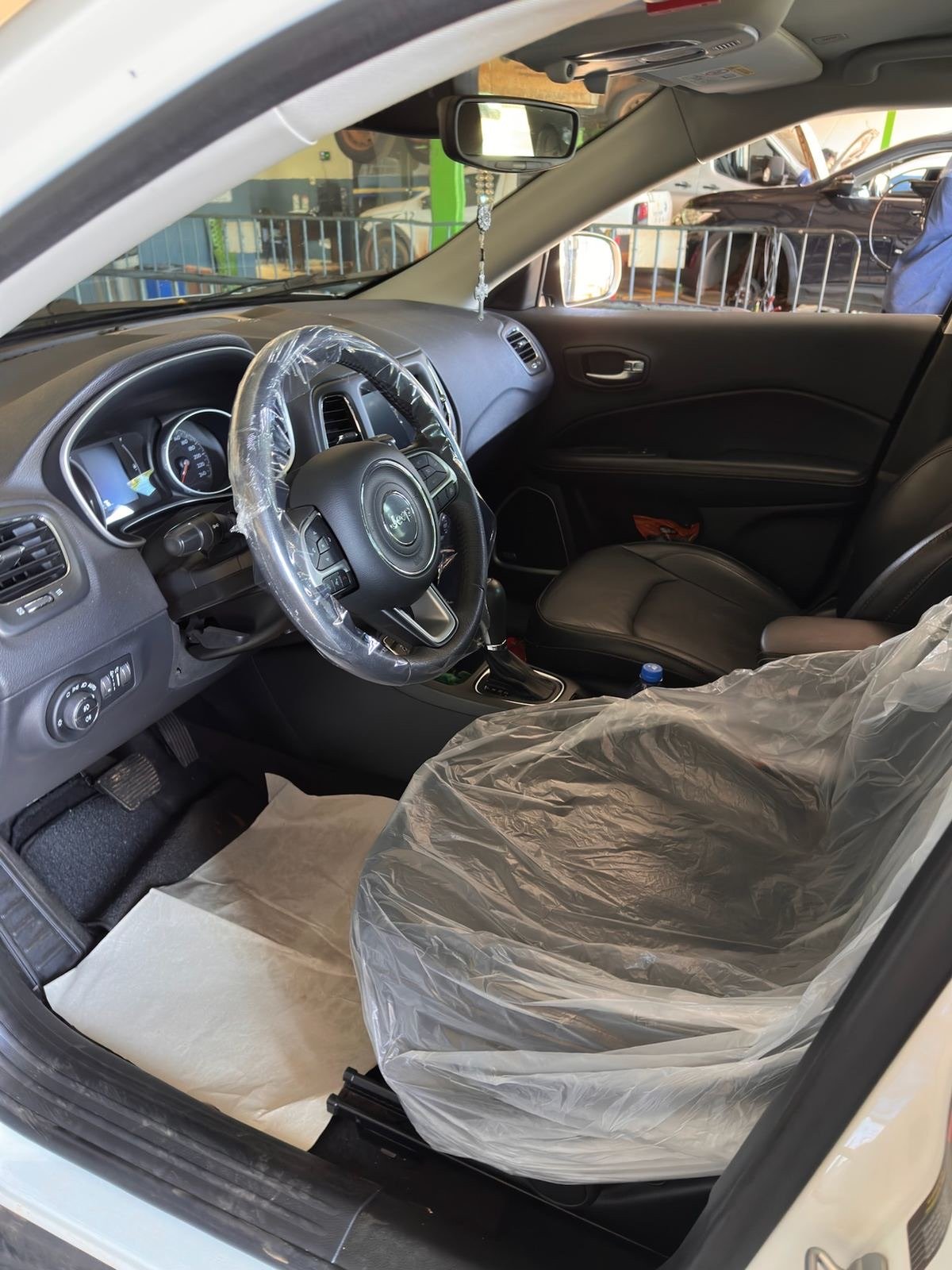 Proteção do banco, volante e assoalho na Jataí Auto Center